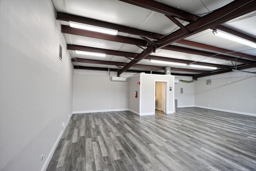 More Photos Of 100 Schertz Pky, Schertz Freestanding For Sale