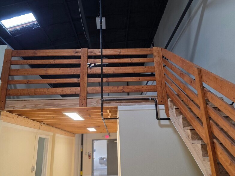 More Photos Of 1942 2nd Ave S, Saint Petersburg Warehouse For Lease