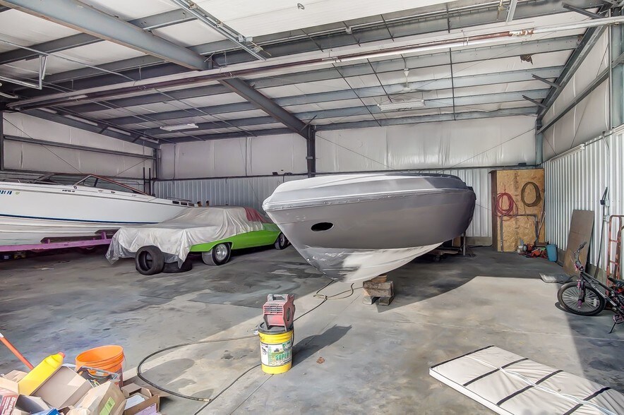 More Photos Of 20660 W Bowling Green Road, Weston Auto Repair For Lease