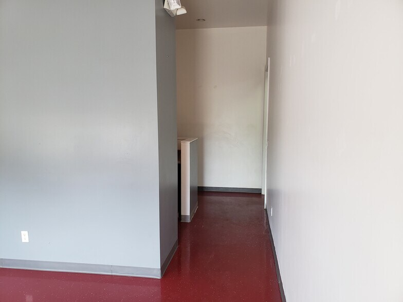 More Photos Of 3059-3061 SE Monroe St, Stuart Warehouse For Lease