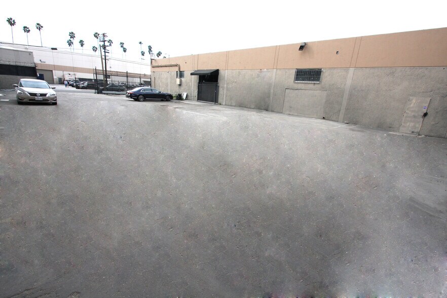 More Photos Of 1753 E 21st St, Los Angeles Warehouse For Lease