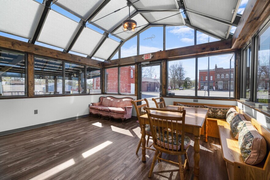 More Photos Of 106 Northside Sq, Petersburg Restaurant For Sale