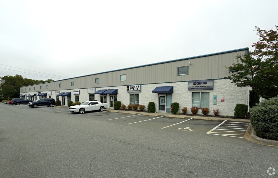 More Photos Of 714-730 Montana Dr, Charlotte Unknown For Lease