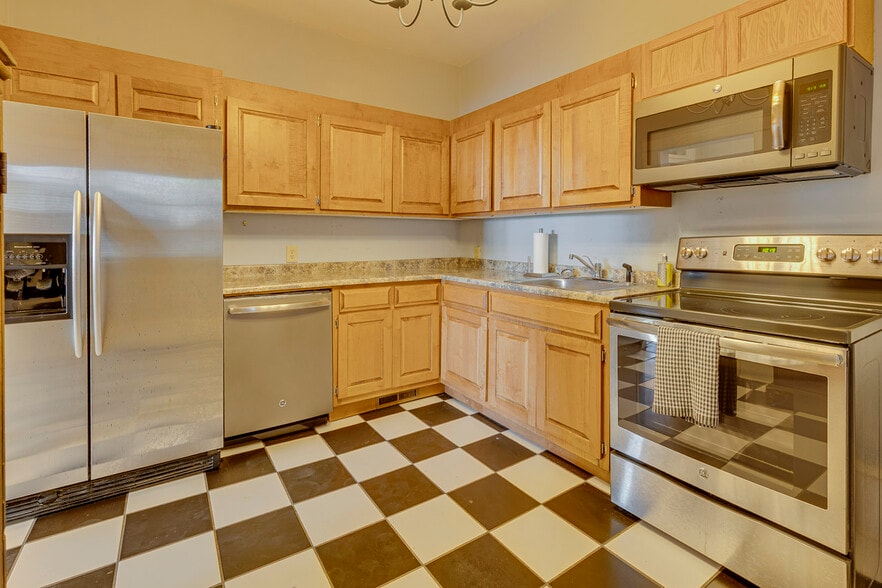 More Photos Of 906 Augusta St, Greenville Office For Sale