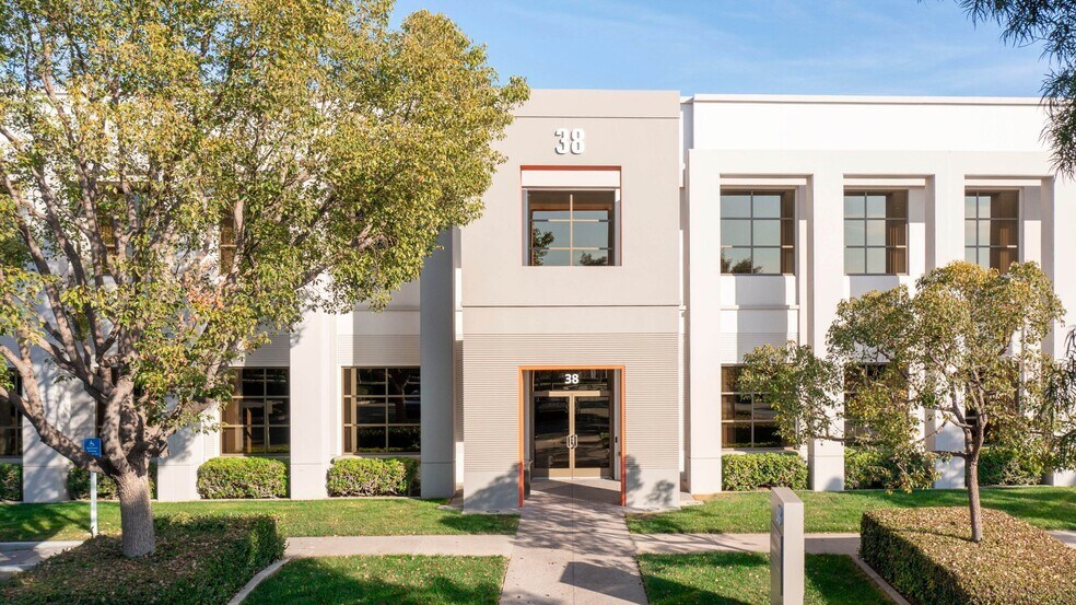 More Photos Of 46 Discovery, Irvine Unknown For Lease