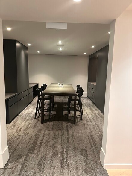 More Photos Of 955-995 Hornby St, Vancouver Apartments For Sale