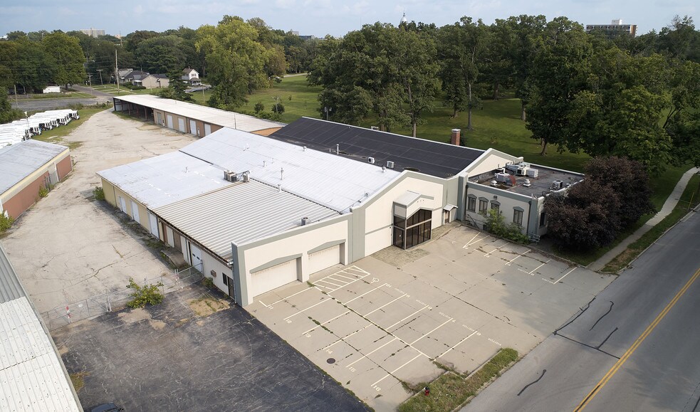 Primary Photo Of 700 N Macarthur Blvd, Springfield Warehouse For Lease