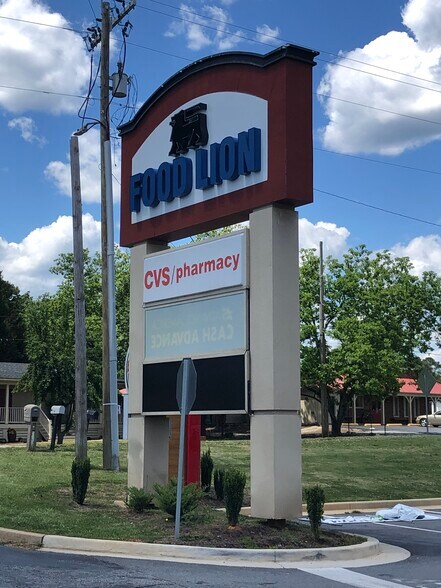 More Photos Of 927 S Broad St, Clinton Unknown For Lease