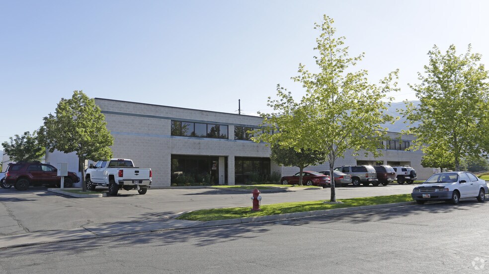 Primary Photo Of 1252-1264 W 50 S, Centerville Light Manufacturing For Lease