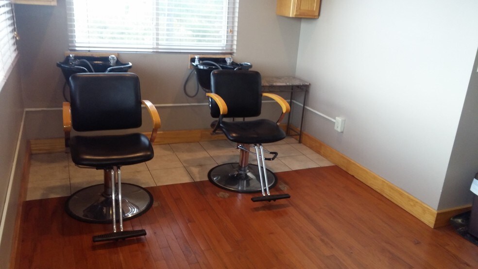 More Photos Of 1041 Shawnee Rd, Lima Freestanding For Lease