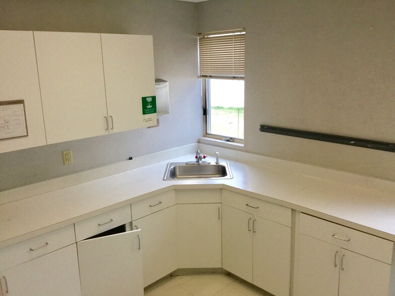 More Photos Of 669 Boston Post Rd, Guilford Medical For Lease