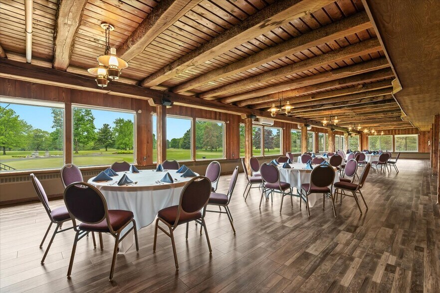 More Photos Of 9512 E Lippincott Blvd, Davison Golf Course Driving Range For Sale