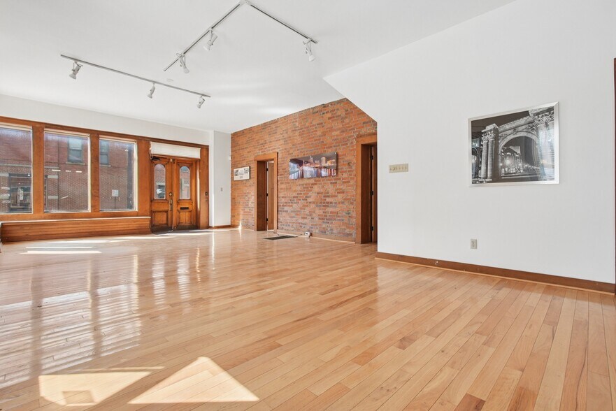More Photos Of 54 E Whittier St, Columbus Medical For Lease