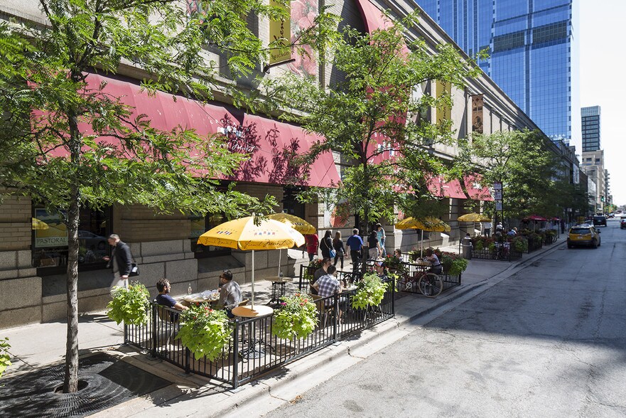 More Photos Of 100-118 N Canal St, Chicago Storefront For Lease