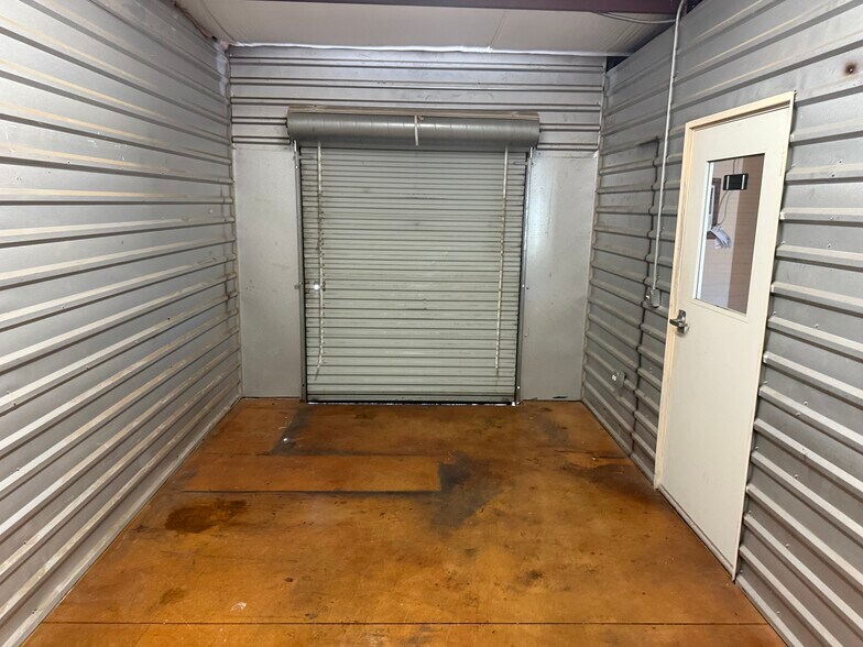 More Photos Of 23061-23065 Tx-46 Hwy, Bulverde Self Storage For Lease