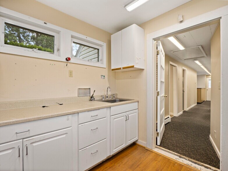 More Photos Of 306 Main St, Wilmington Medical For Sale