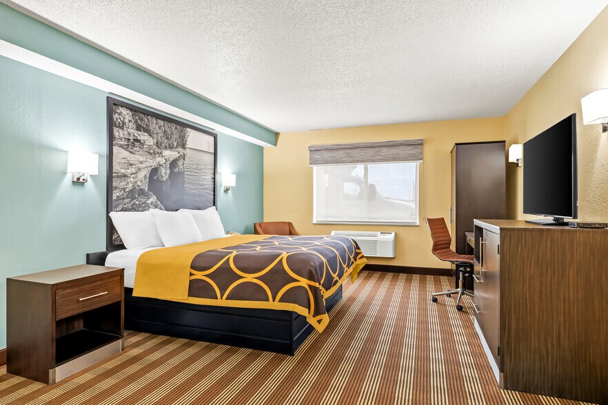 More Photos Of 50663 Oak Grove Rd, Osseo Hotel For Sale
