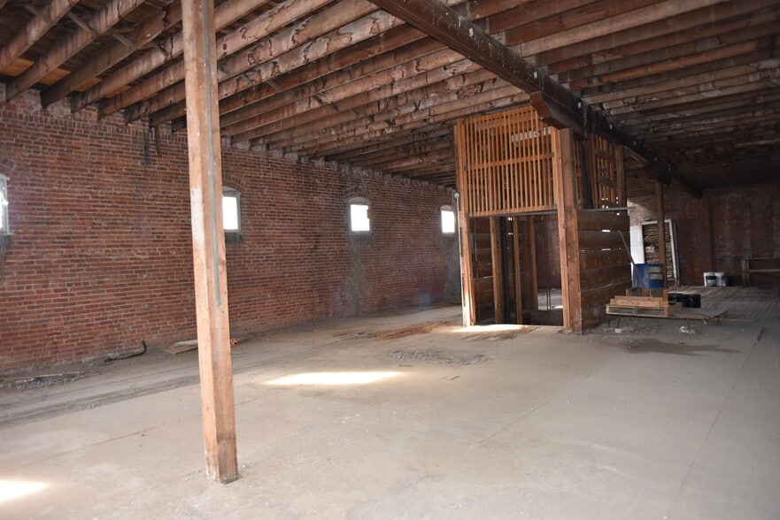 More Photos Of 401 W Market St, Trinidad Manufacturing For Sale