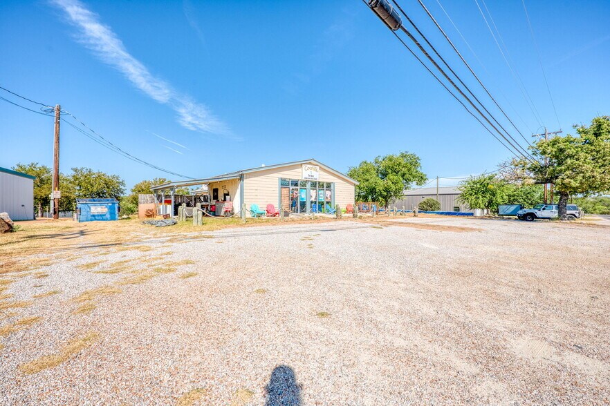 More Photos Of 106 Sunrise Dr, Sunrise Beach Restaurant For Sale