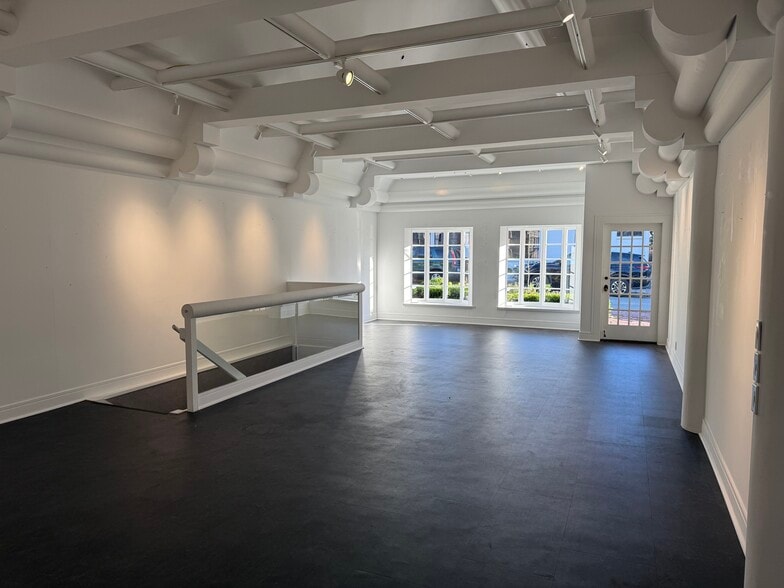 More Photos Of 6th Ave, Carmel Storefront For Lease