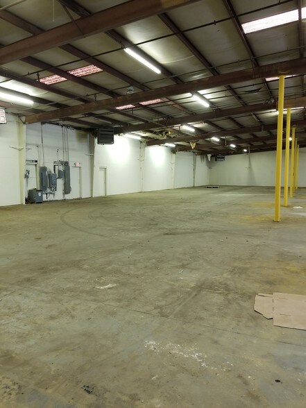More Photos Of 4528 Stonegate Industrial Blvd, Stone Mountain Distribution For Lease
