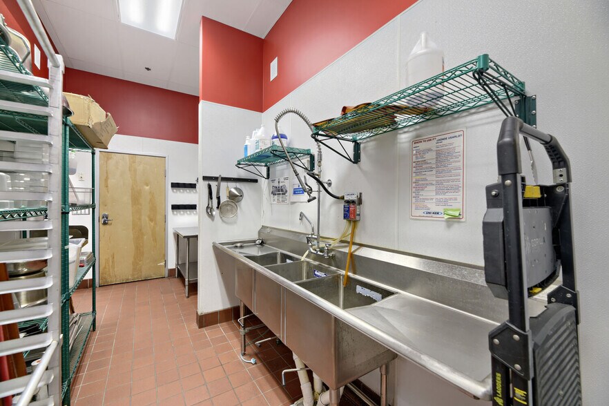More Photos Of 6200 Leetsdale Dr, Denver Storefront For Lease