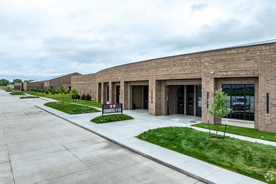 Primary Photo Of 2045 SE Glacier Trail, Waukee Sports And Entertainment For Sale