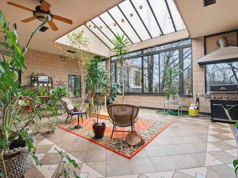 More Photos Of 1496 Rupert St, North Vancouver District Warehouse For Lease