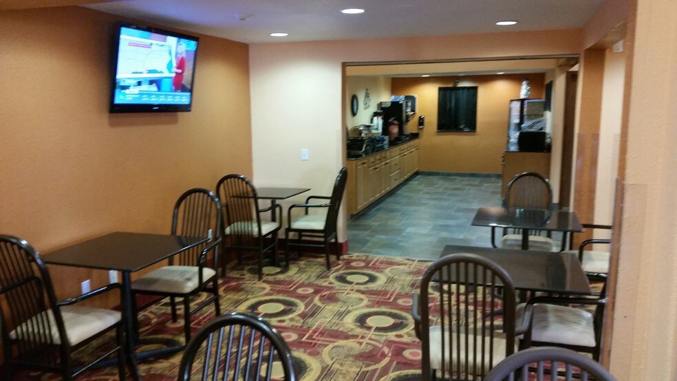 More Photos Of 3040 5th Ave S, Fort Dodge Hotel For Sale