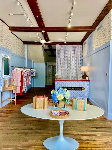 More Photos Of 33 Main St, Nantucket Storefront Retail Office For Sale