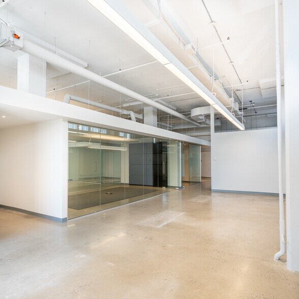 More Photos Of 51-55 Rue de Louvain O, Montréal Office For Lease