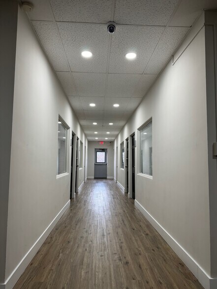 More Photos Of 324-328 N Dixie Dr, Vandalia Storefront Retail Office For Lease