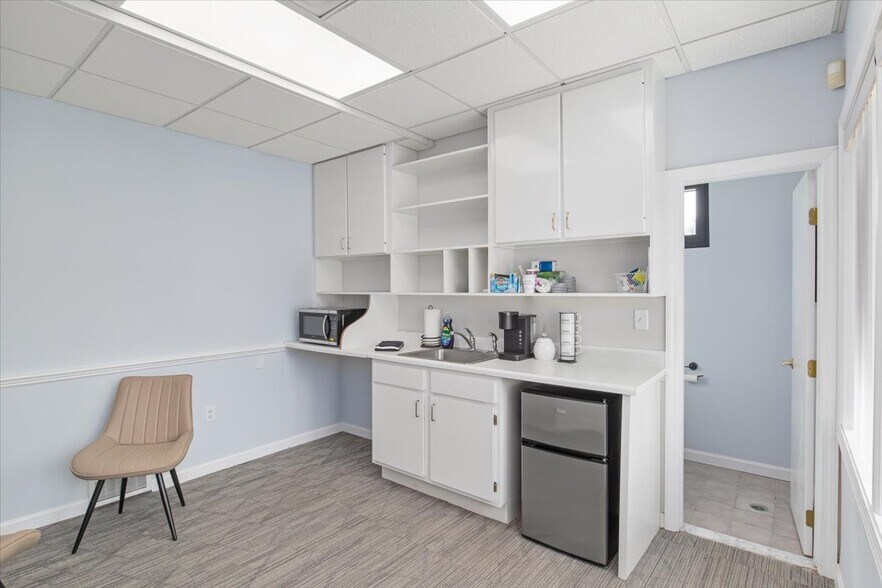 More Photos Of 384 Washington St, Westwood Freestanding For Lease