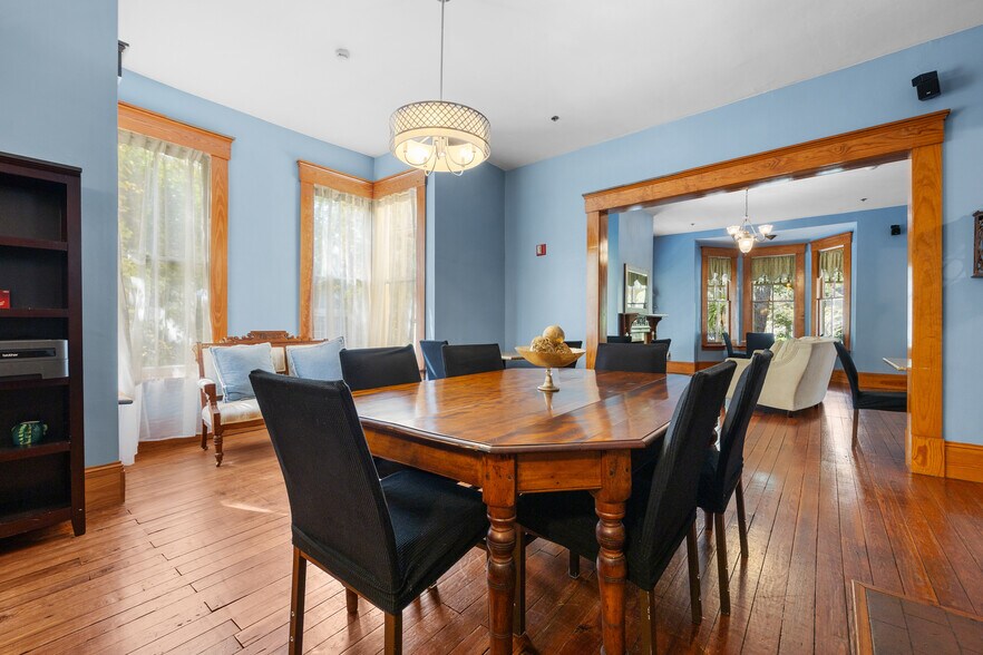 More Photos Of 221 SE 7th St, Gainesville Hospitality For Sale