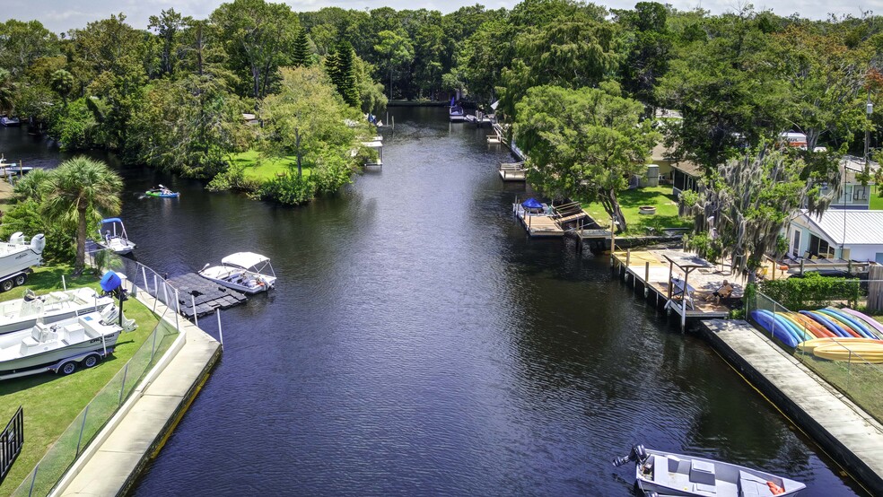 More Photos Of 7154 Shoal Line Blvd, Spring Hill Marina For Sale