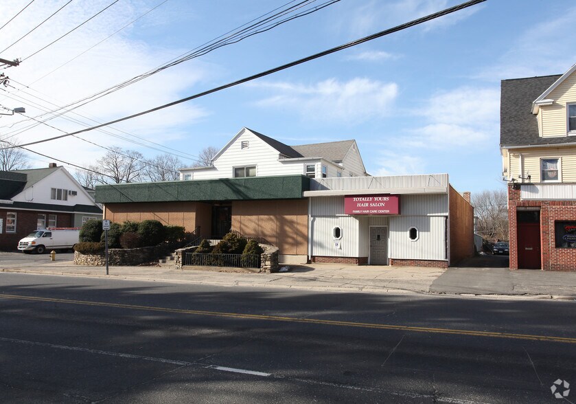 Primary Photo Of 345-349 Meriden Rd, Waterbury Storefront Retail Residential For Lease