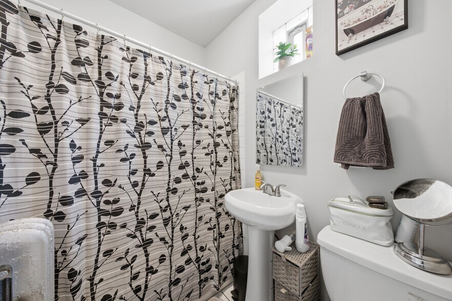 More Photos Of 4742-4748 S Drexel Blvd, Chicago Apartments For Sale