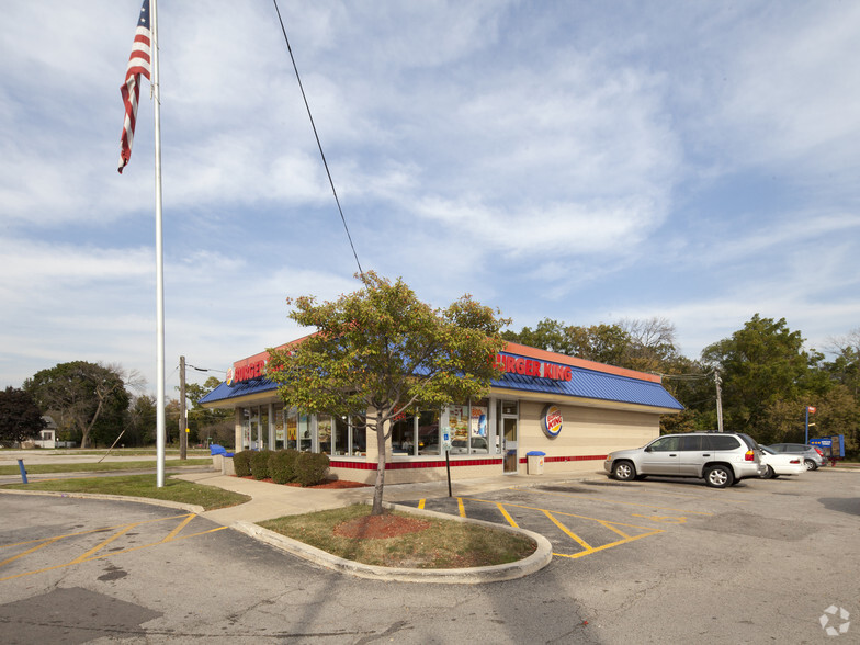 Primary Photo Of 49 Lake St, Maywood Fast Food For Sale