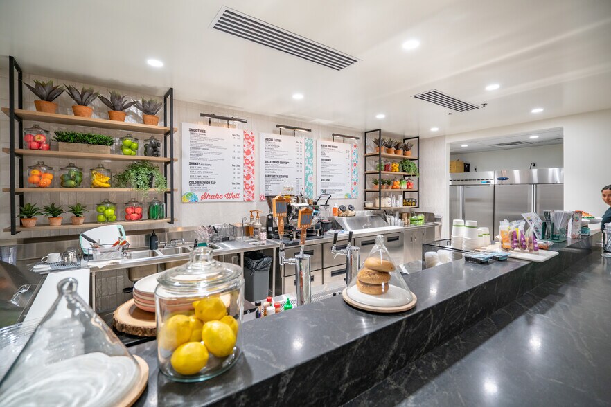 More Photos Of 7878 N 16th St, Phoenix Office For Lease