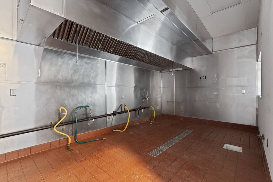 More Photos Of 9412 N Newport Hwy, Spokane Carwash For Lease