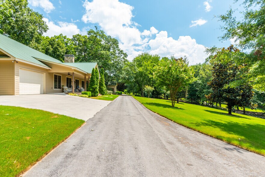 More Photos Of 565 Owens Gin Rd NE, Calhoun Lodge Meeting Hall For Sale