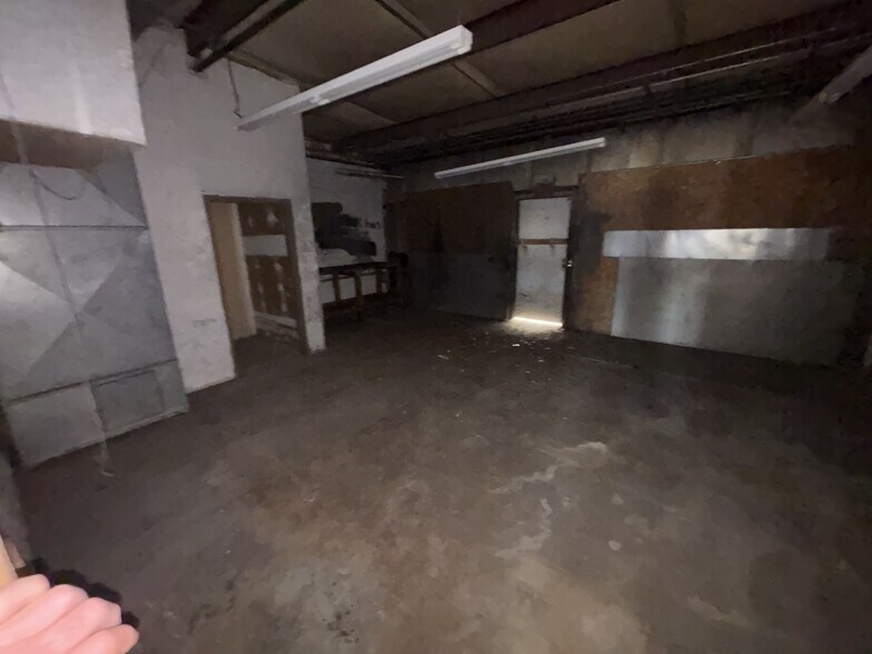 More Photos Of 5210 Pleasant View Rd, Memphis Showroom For Lease