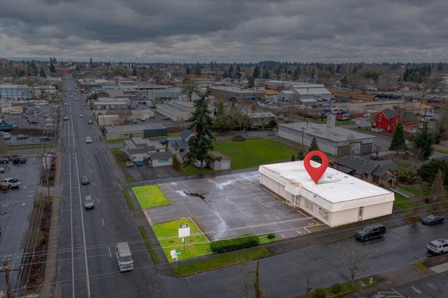 More Photos Of 1590 12th St SE, Salem Freestanding For Lease