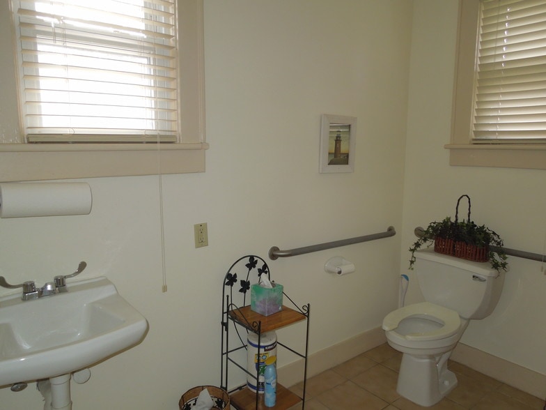 More Photos Of 142 Oak Tree Ave, South Plainfield Office For Lease