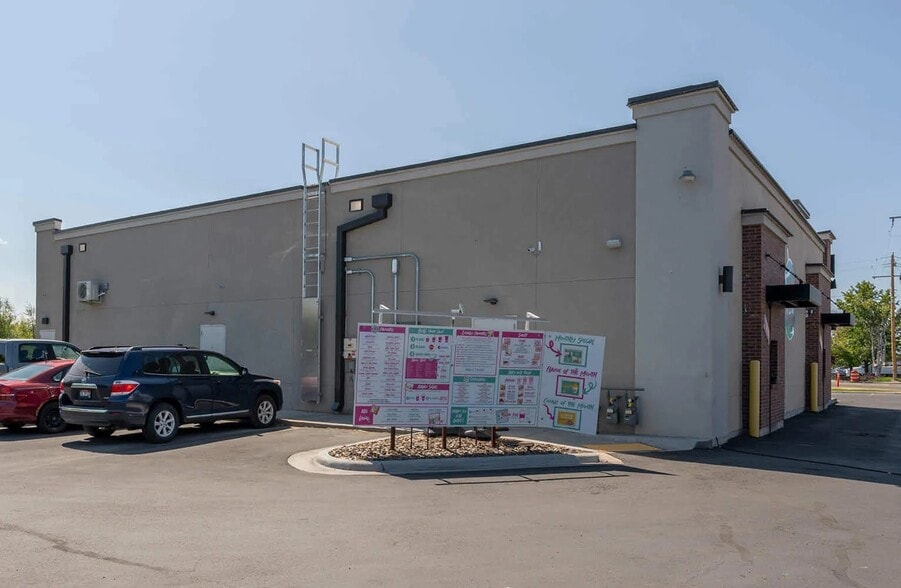 More Photos Of 2565 E 17th St, Ammon Storefront For Lease