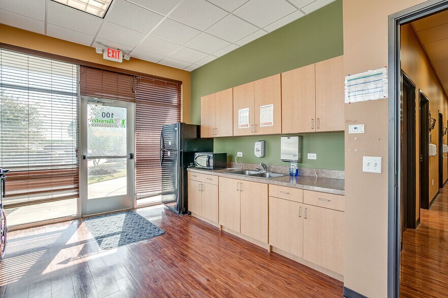 More Photos Of 3100 N Tarrant Pky, Fort Worth Medical For Lease