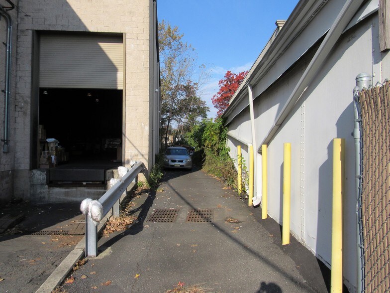 More Photos Of 117 Industrial Ave, Hasbrouck Heights Warehouse For Lease