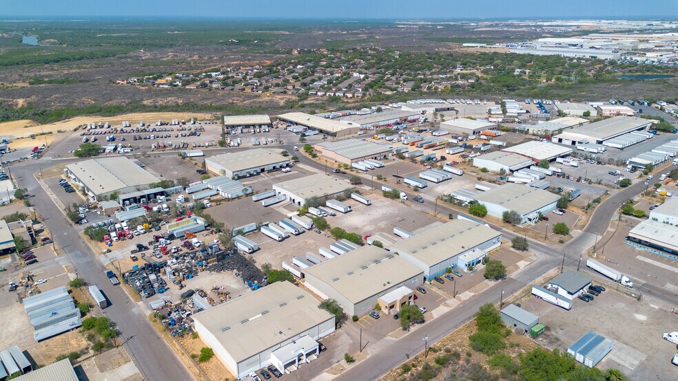 More Photos Of 14110 Business Ave, Laredo Warehouse For Lease