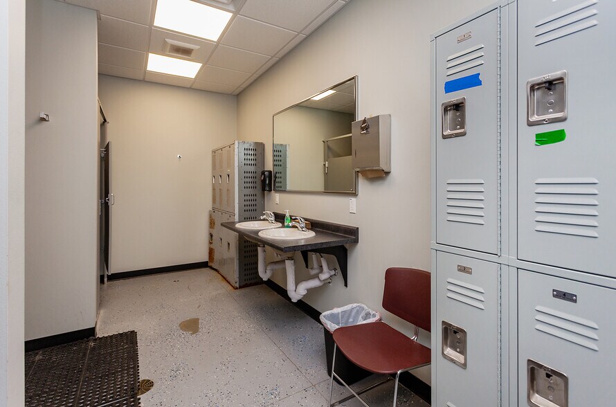 More Photos Of 1802 Industrial Park Dr, Ellsworth Industrial For Sale