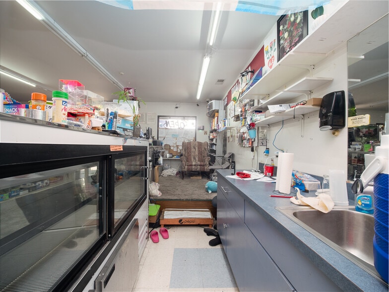 More Photos Of 301 W 34th St, Latonia Freestanding For Sale